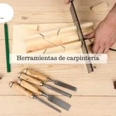 Un carpintero usa herramientas para trabajar la madera: serrucho, martillo, cinceles, escuadra y cinta métrica.