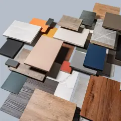 Muestras de melamina que es un material versátil para muebles, con texturas de madera, mármol y colores sólidos.