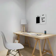 Un escritorio minimalista con tablero de madera, una silla blanca y dos cuadros decorativos. Ideal para hacer escritorio con tablero y crear un espacio de trabajo inspirador.