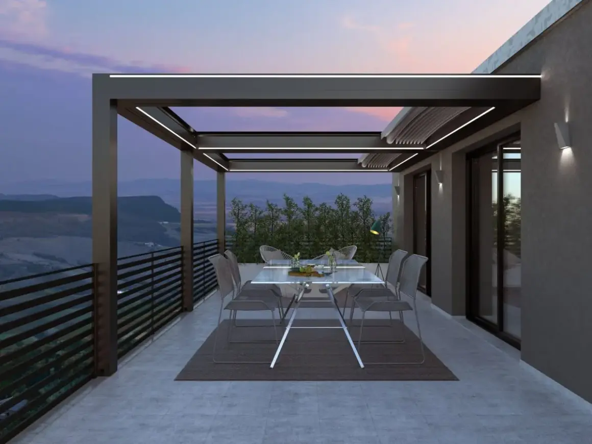 Elegantes cubiertas para terrazas áticos con iluminación LED, creando un espacio acogedor para disfrutar del atardecer.