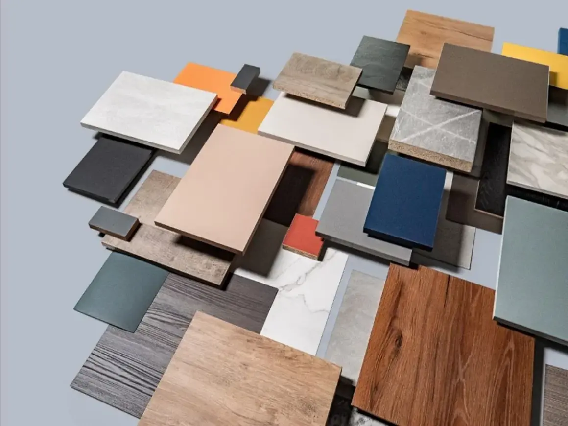 Muestras de melamina que es un material versátil para muebles, con texturas de madera, mármol y colores sólidos.
