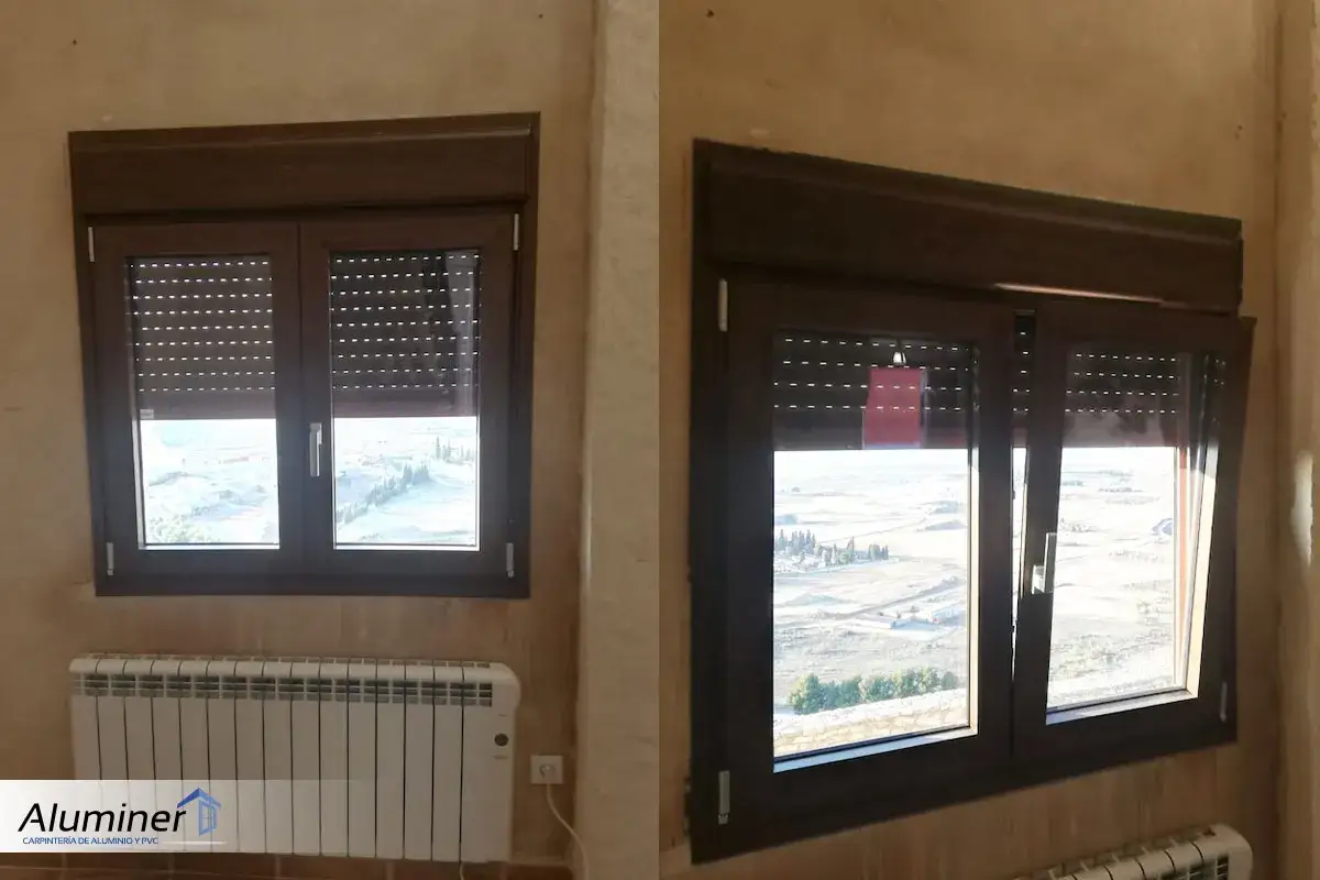 Ventanas marrones reci&eacute;n instaladas con persianas enrollables. Un radiador blanco est&aacute; debajo. El paisaje exterior es visible a trav&eacute;s de los cristales.
