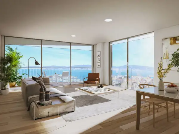 Un ático moderno con vistas al mar. Ideas para decorar un ático: sofá, mesa de centro, plantas y arte.