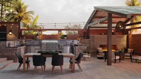 Elegantes patios con barbacoa, cocina exterior, chimenea y zona de comedor bajo luces cálidas.